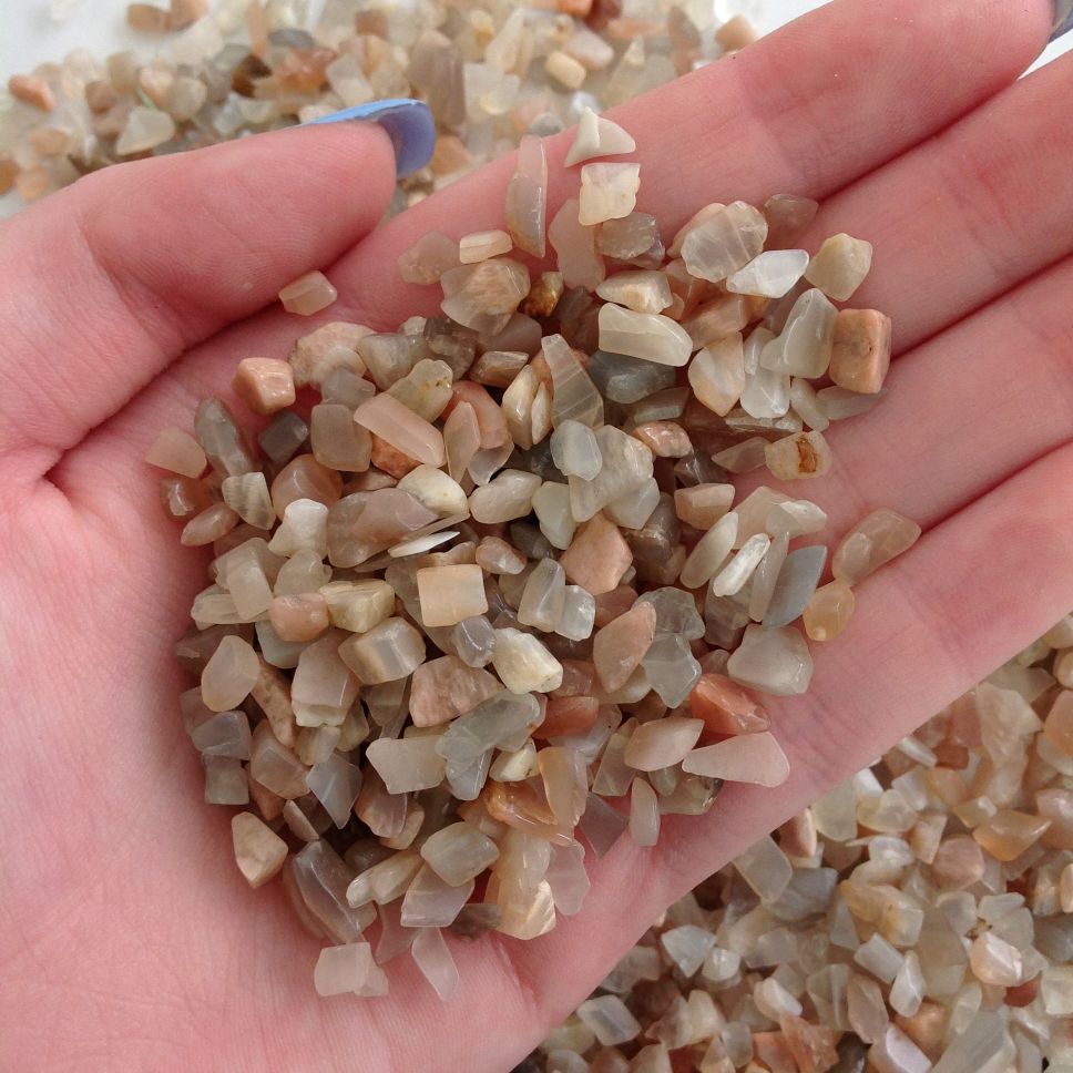 Peach Moonstone Chips 1KG (IN) Peach Moonstone Chips 1KG (IN)